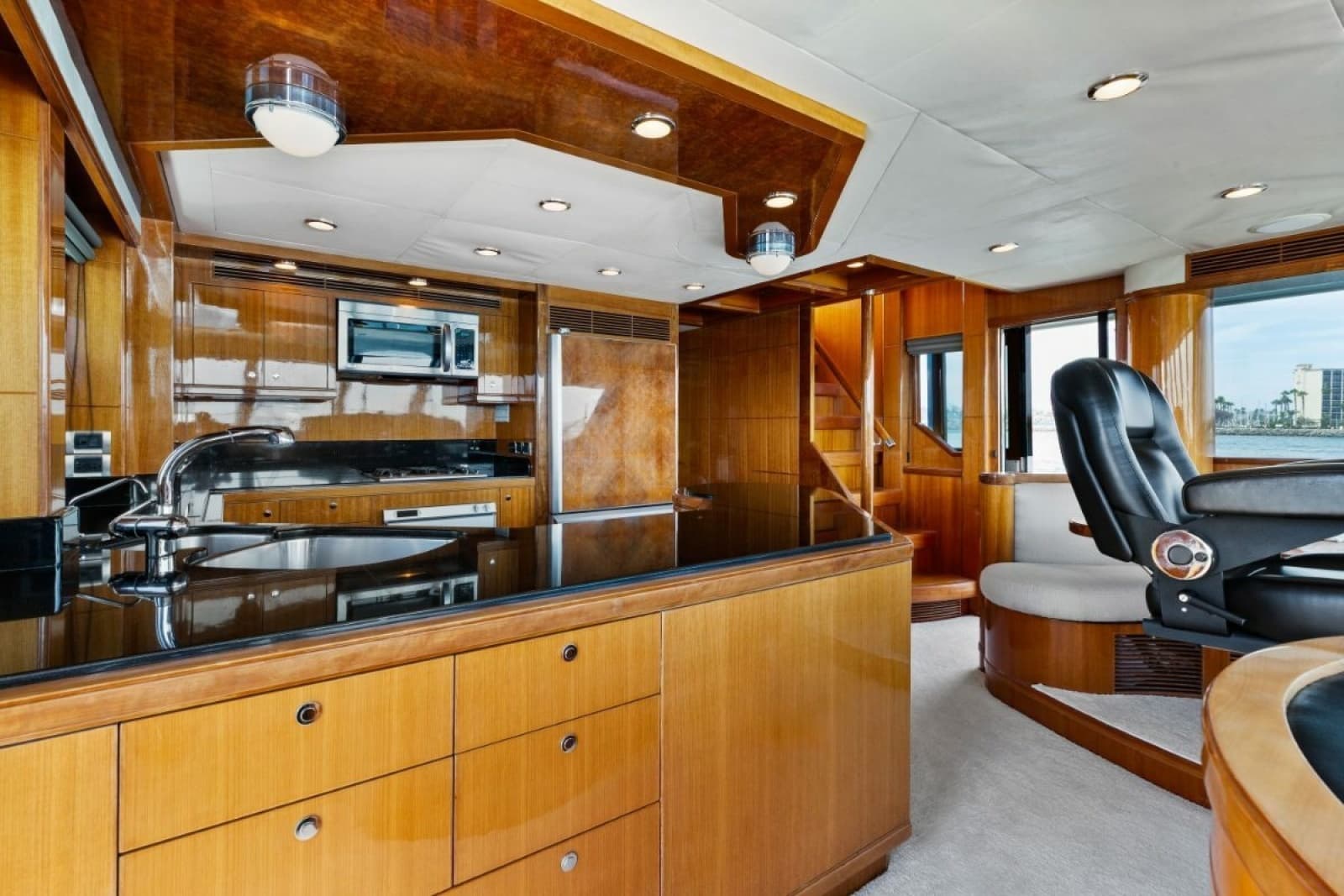 2009 Ocean Alexander 74 Flybridge - Photo 8