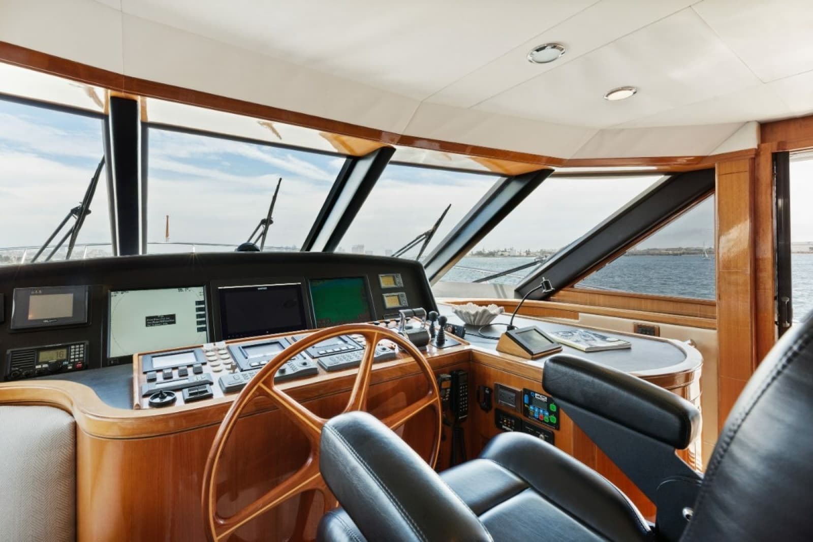 2009 Ocean Alexander 74 Flybridge - Photo 28
