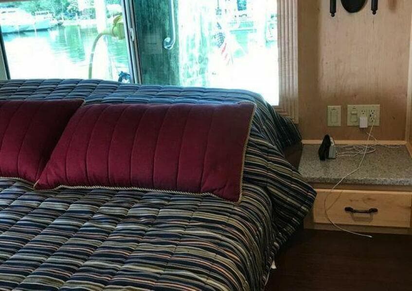 2017 Sumerset Houseboat