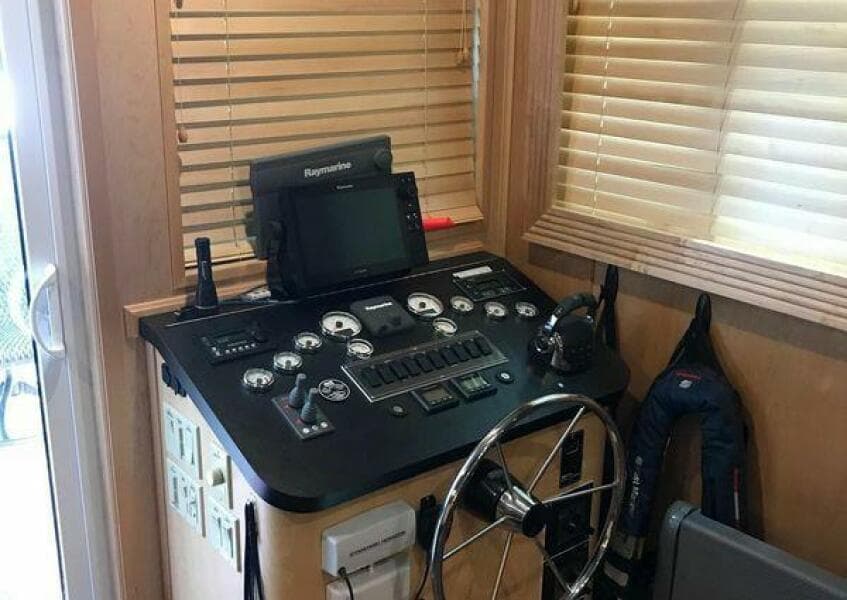 2017 Sumerset Houseboat