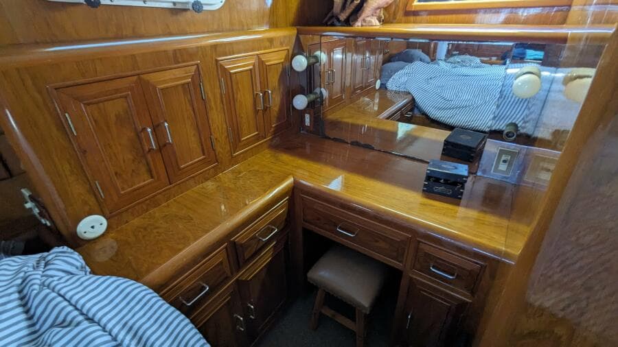 1989 Camargue Motoryacht - Photo 45