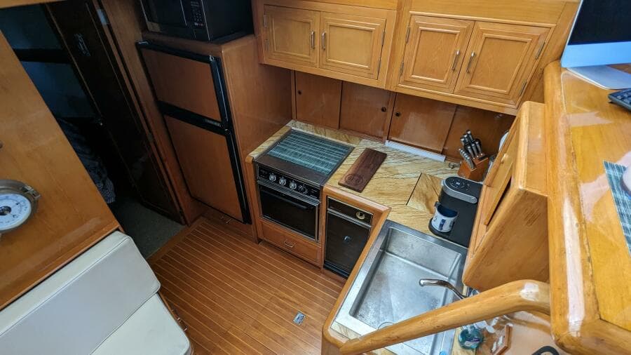 1989 Camargue Motoryacht - Photo 28