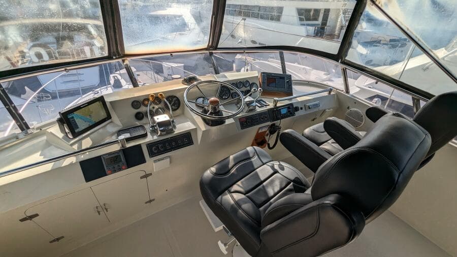 1989 Camargue Motoryacht - Photo 9
