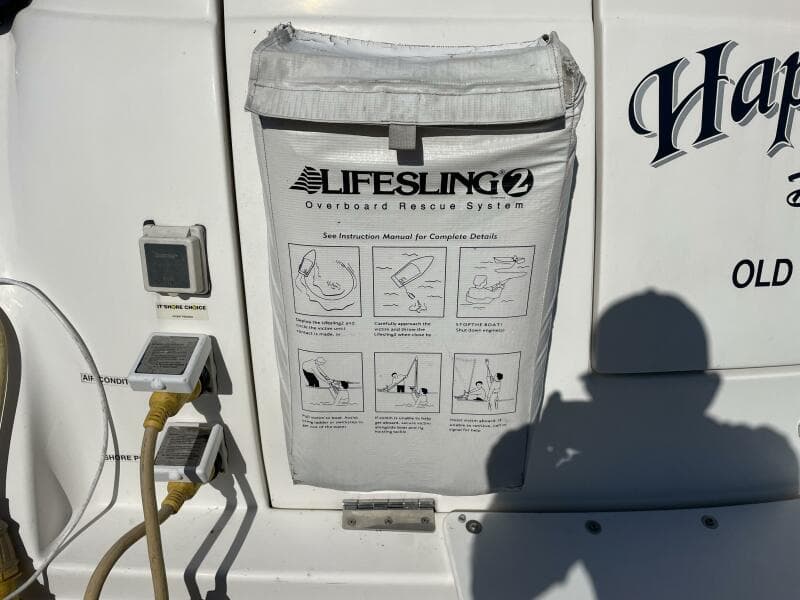 2006 Rinker Express Cruiser