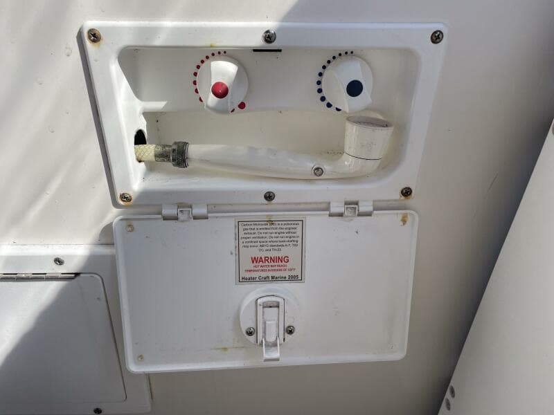 2006 Rinker Express Cruiser