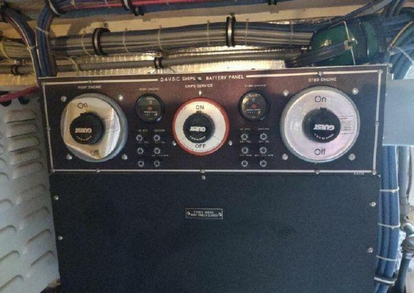 1996 Hatteras 50' Sport Deck