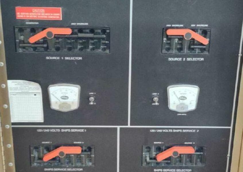 1996 Hatteras 50' Sport Deck