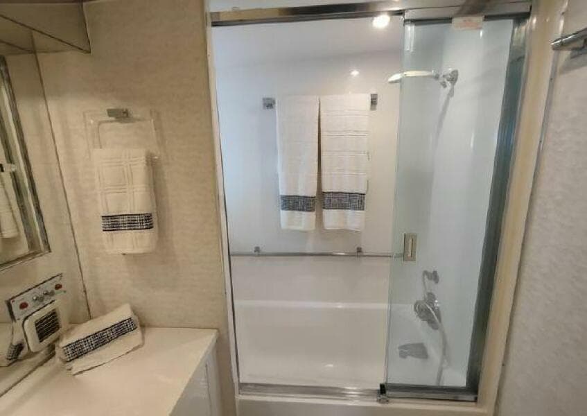 1996 Hatteras 50' Sport Deck