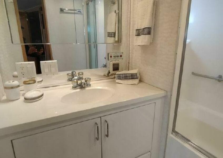 1996 Hatteras 50' Sport Deck