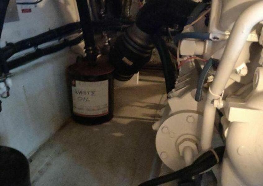 1996 Hatteras 50' Sport Deck