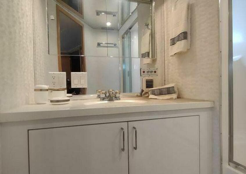 1996 Hatteras 50' Sport Deck