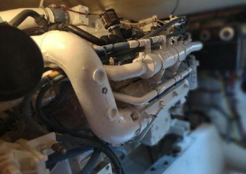 1996 Hatteras 50' Sport Deck