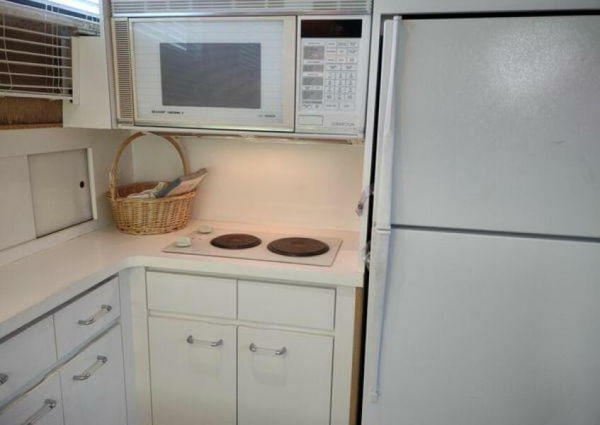 1996 Hatteras 50' Sport Deck