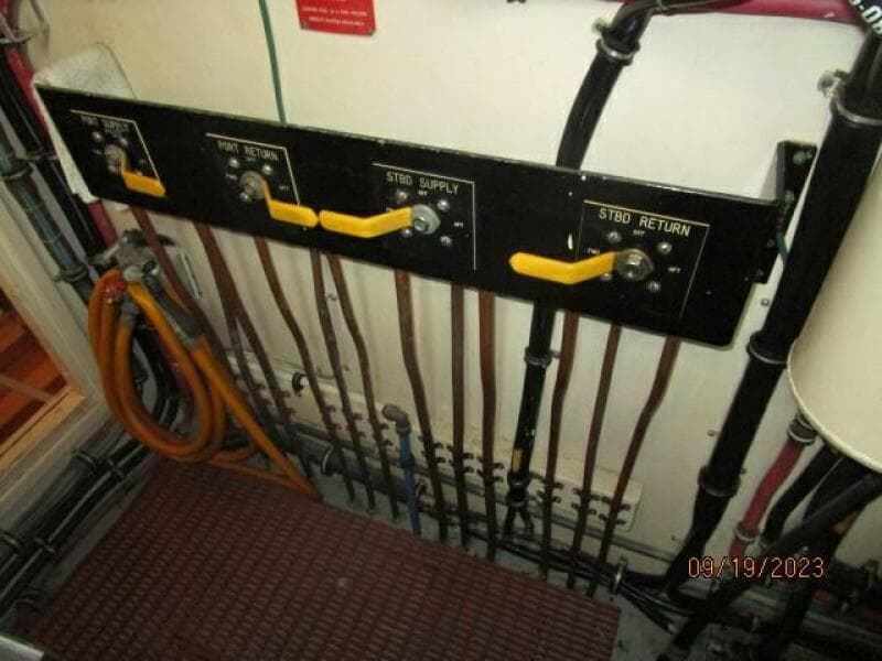 63' Hatteras fuel manifold