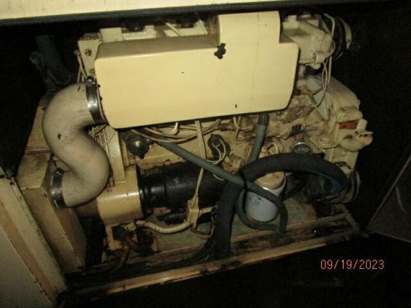 63' Hatteras generator