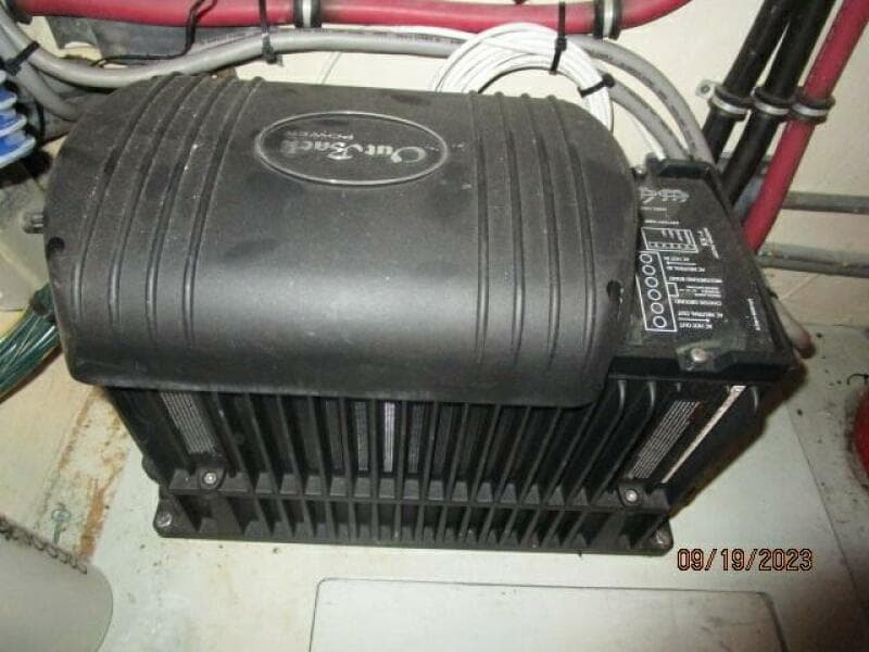 63' Hatteras inverter