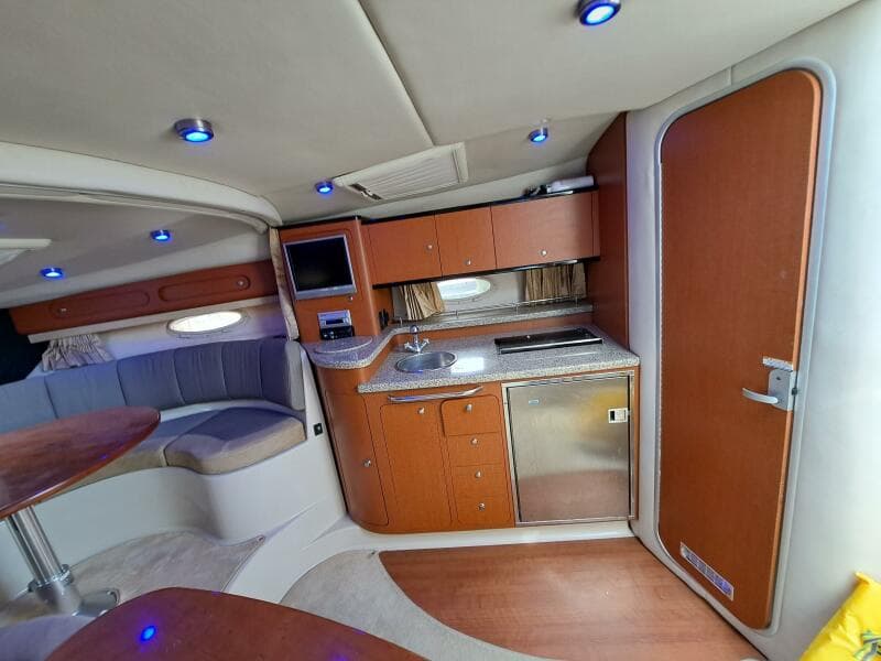 2005 Chaparral 330 Signature Cruiser