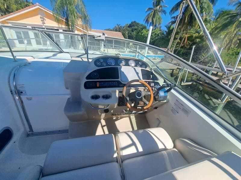2005 Chaparral 330 Signature Cruiser