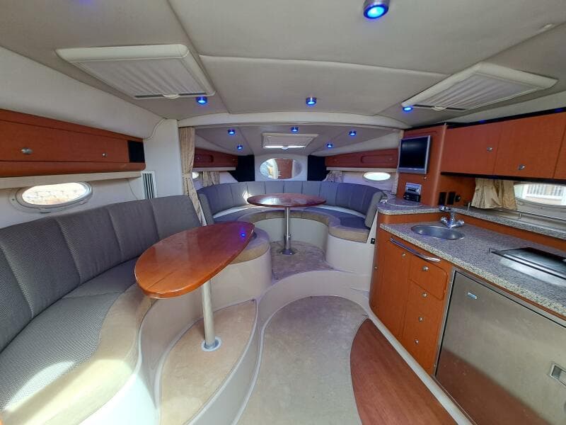 2005 Chaparral 330 Signature Cruiser