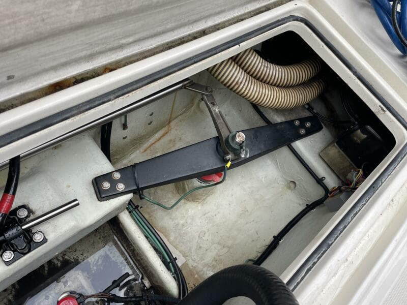 2000 Pursuit 3000 Express