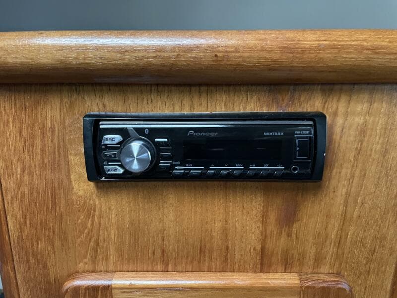 2000 Pursuit 3000 Express