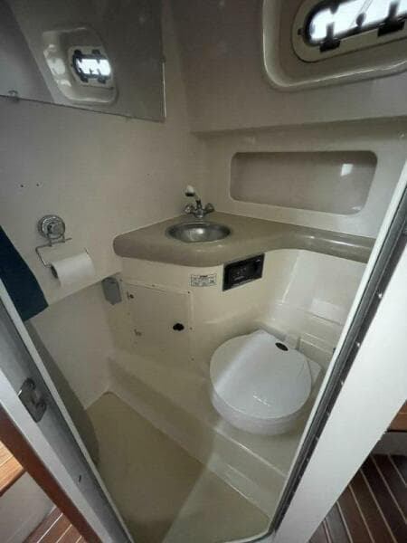 2000 Pursuit 3000 Express