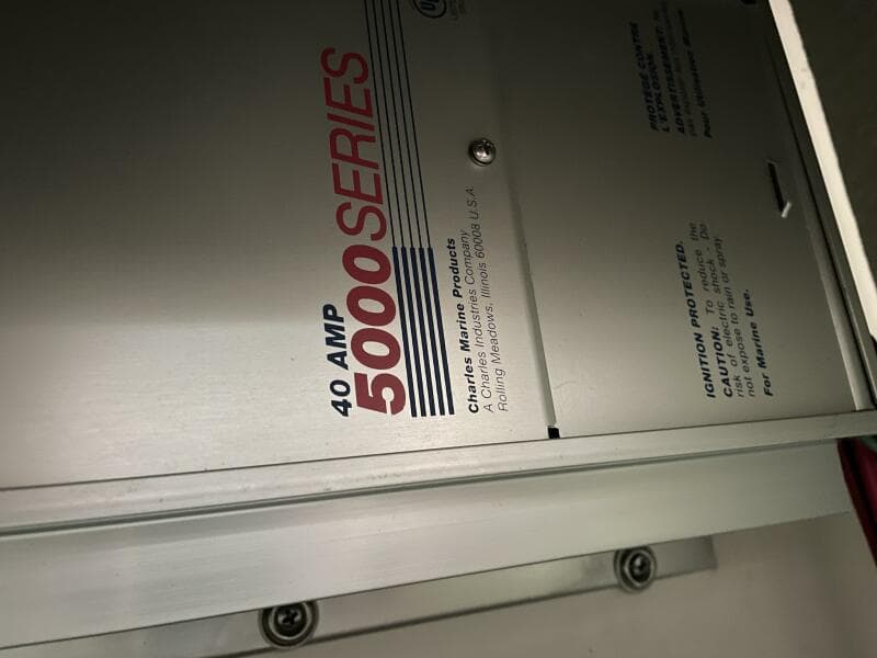 2000 Pursuit 3000 Express