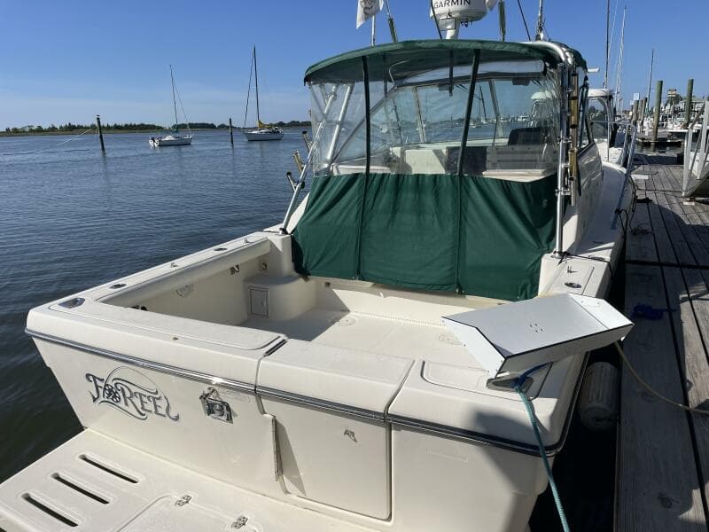 2000 Pursuit 3000 Express