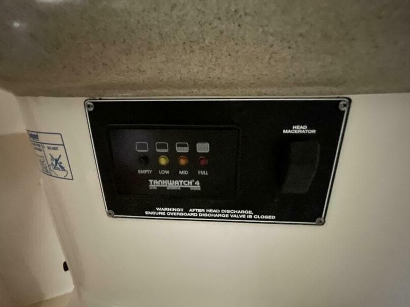 2000 Pursuit 3000 Express