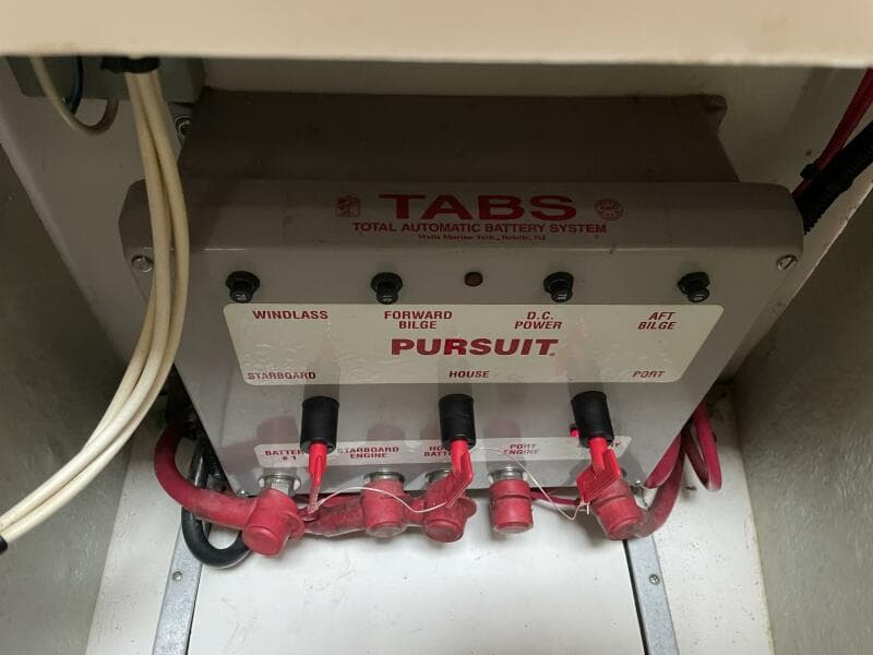 2000 Pursuit 3000 Express