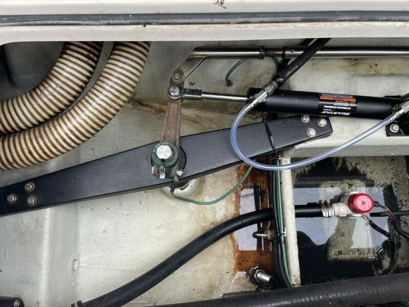 2000 Pursuit 3000 Express