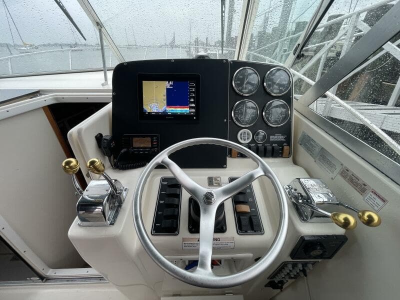 2000 Pursuit 3000 Express