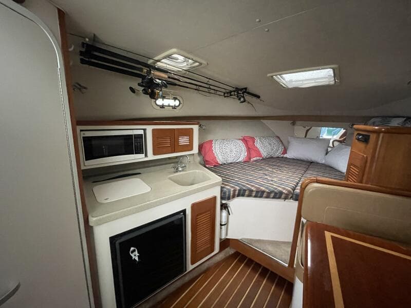 2000 Pursuit 3000 Express