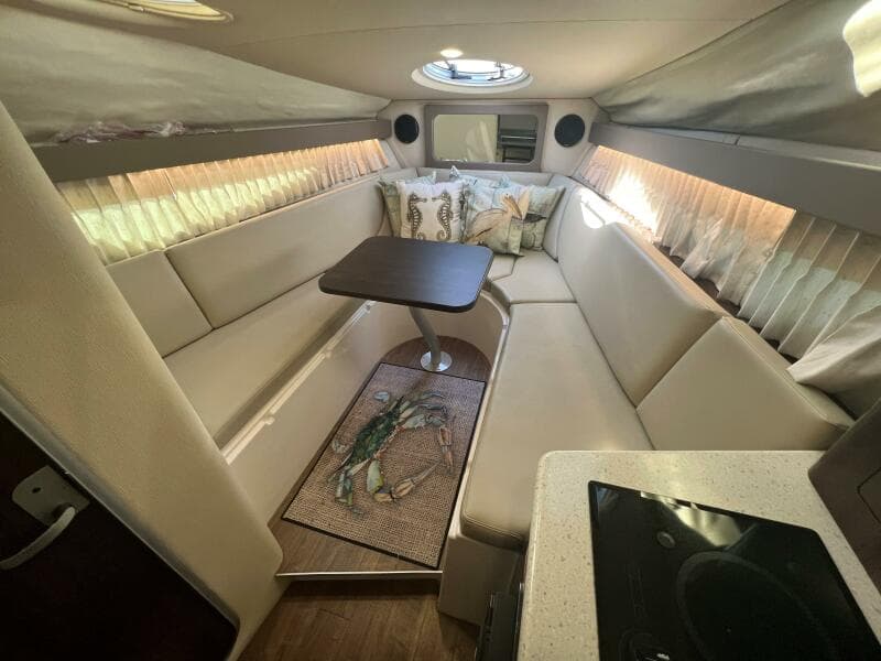 Regal 28 Express-Cabin