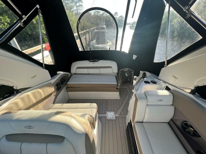 Regal 28 Express-Deck
