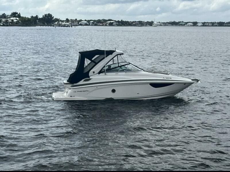 Regal 28 Express-Profile