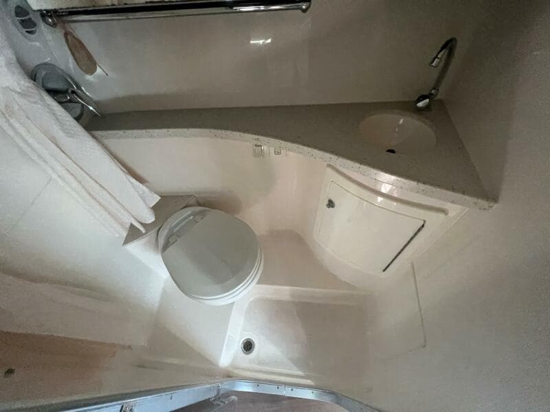 Regal 28 Express-Head