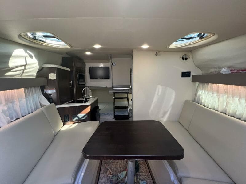 Regal 28 Express-Cabin