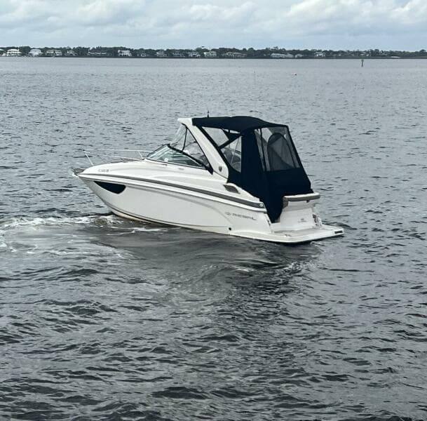 Regal 28 Express-Profile