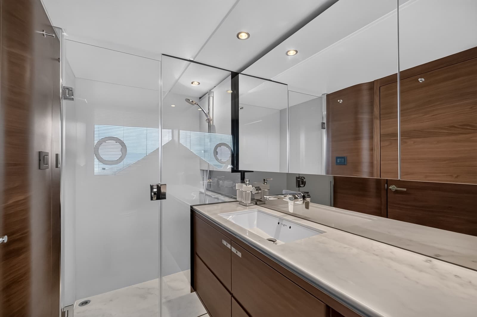 2021 Princess F70 - Photo 66