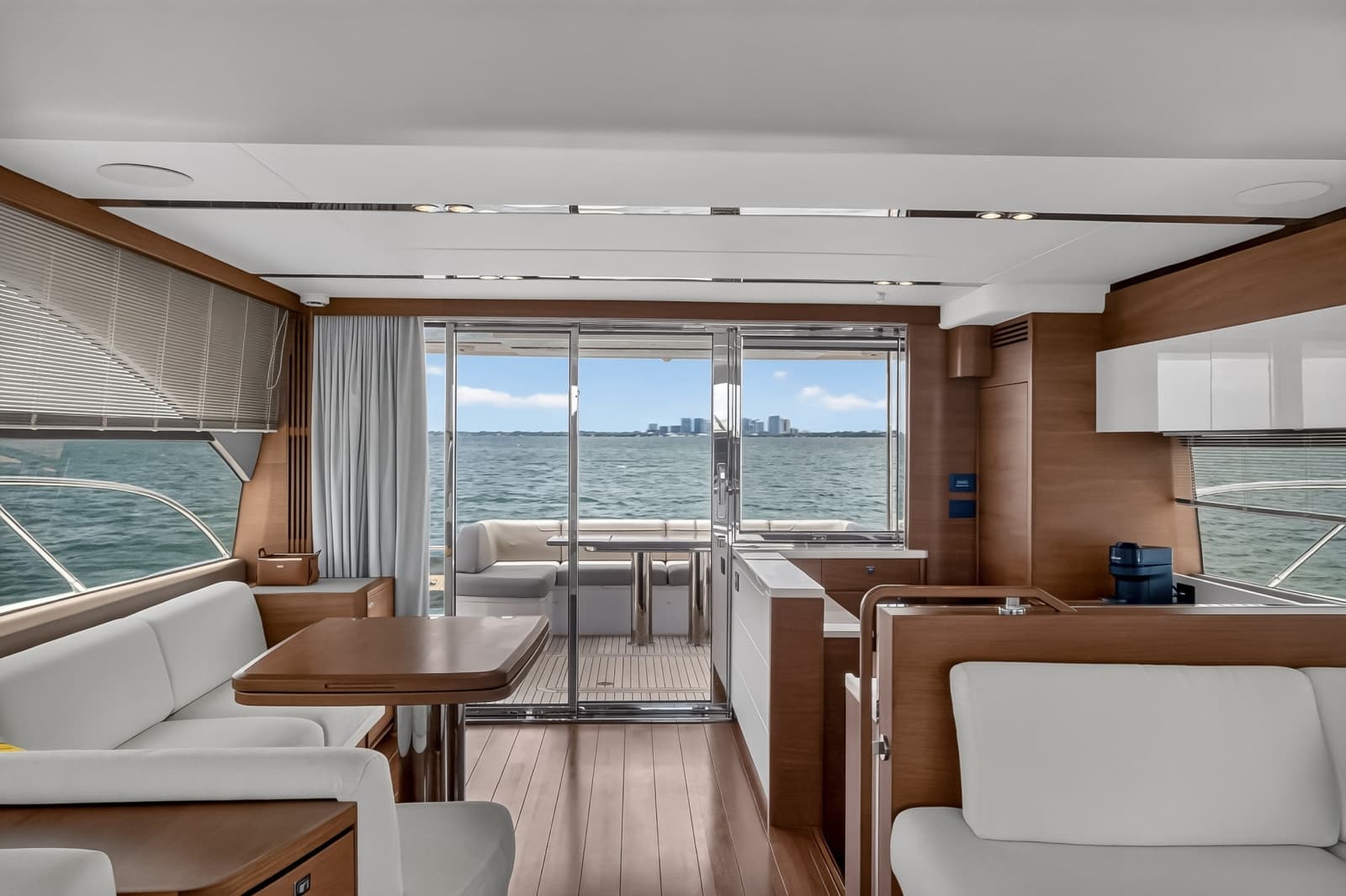 2021 Princess F70 - Photo 35