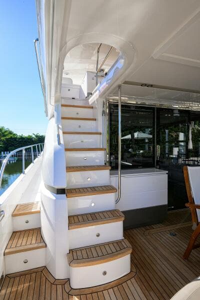 2021 Princess F70 - Photo 6