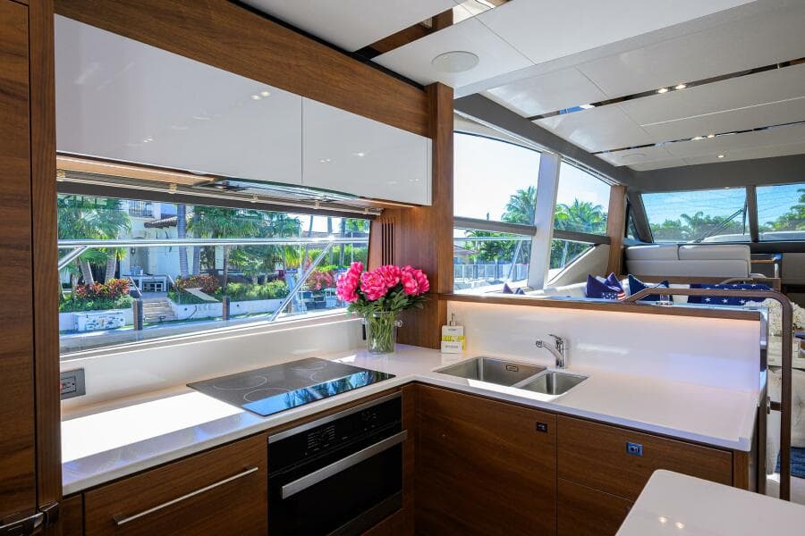 2021 Princess F70 - Photo 23