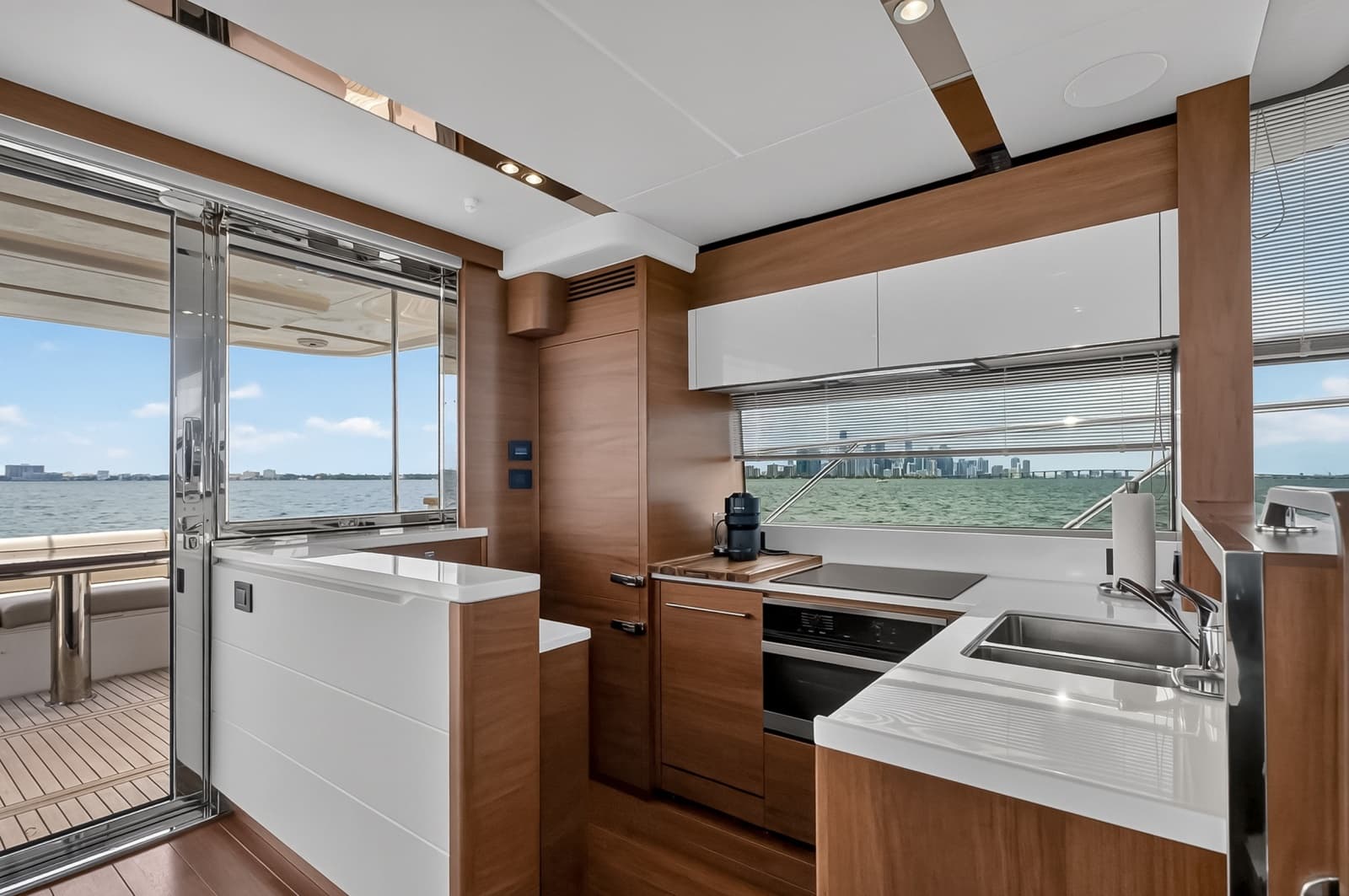 2021 Princess F70 - Photo 30