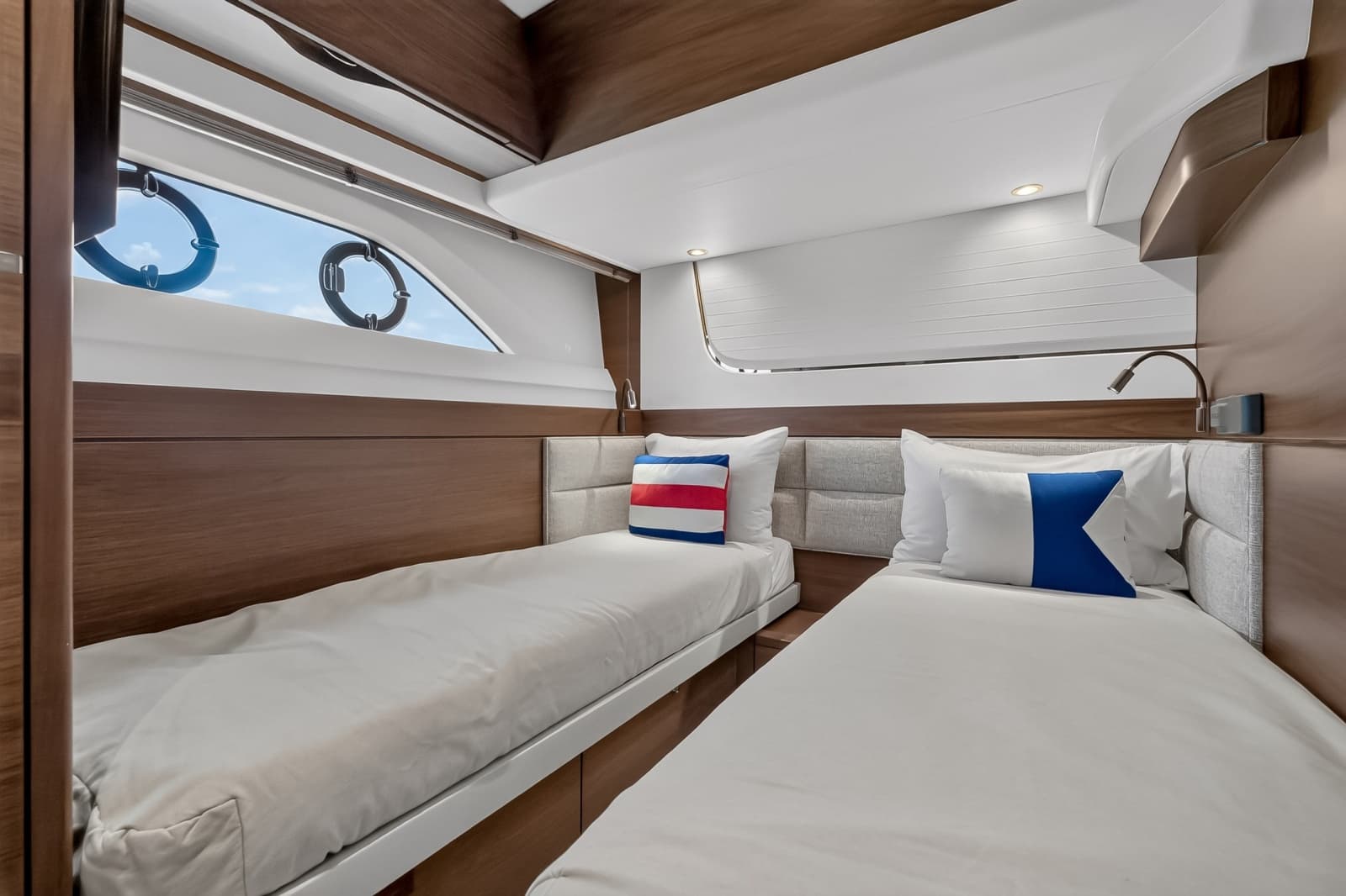 2021 Princess F70 - Photo 52
