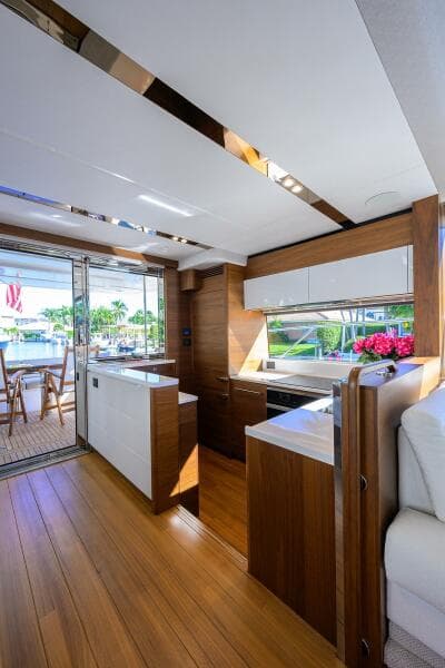 2021 Princess F70 - Photo 24