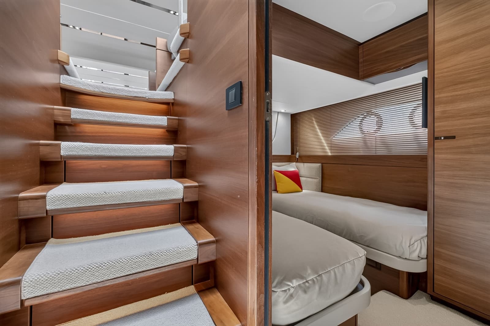 2021 Princess F70 - Photo 47