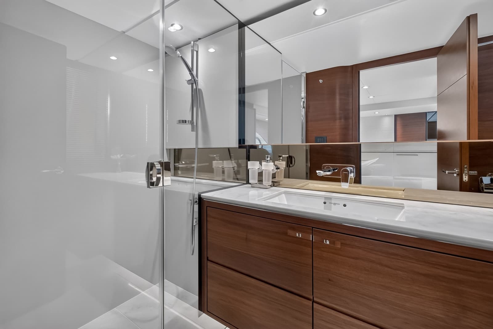 2021 Princess F70 - Photo 64