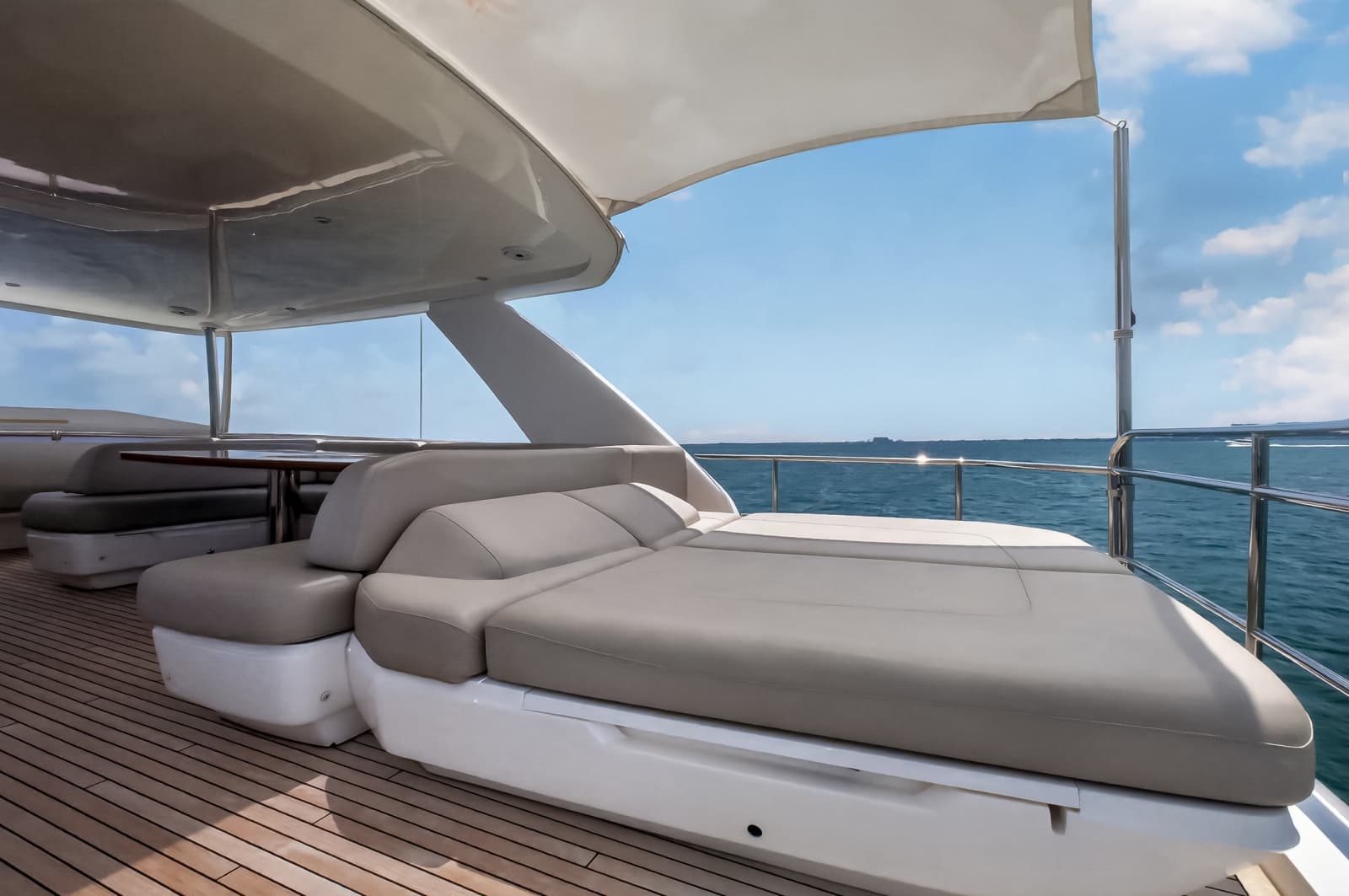 2021 Princess F70 - Photo 23