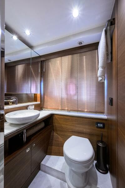 2021 Princess F70 - Photo 54